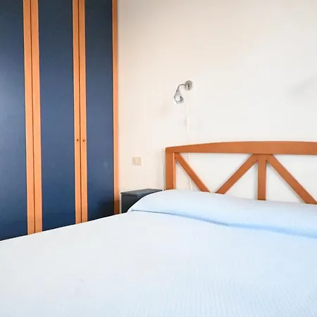 Se186 - Senigallia, Bilocale Con Cortile E Posto Auto 西尼加利亚